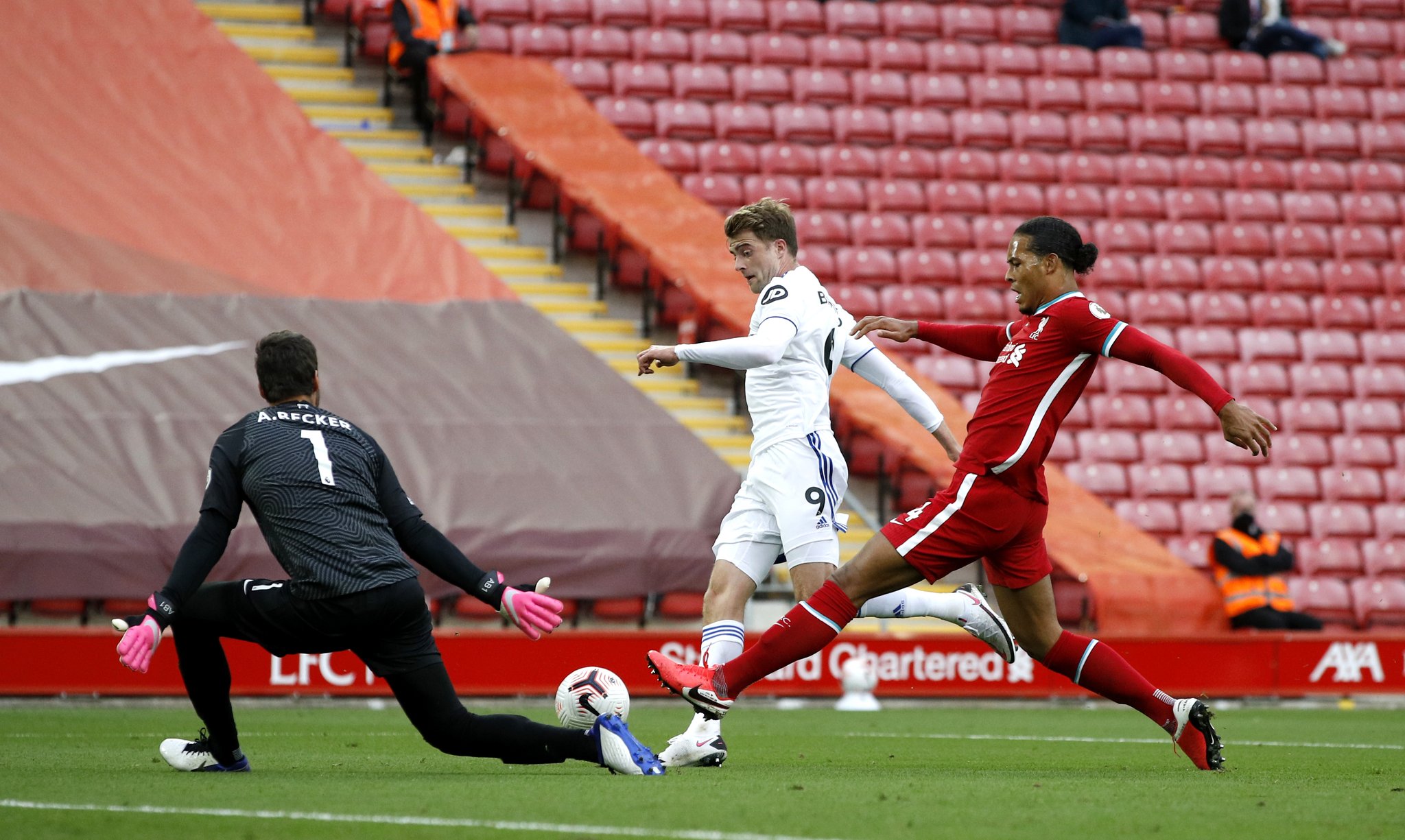 励新一代女 励新一代女